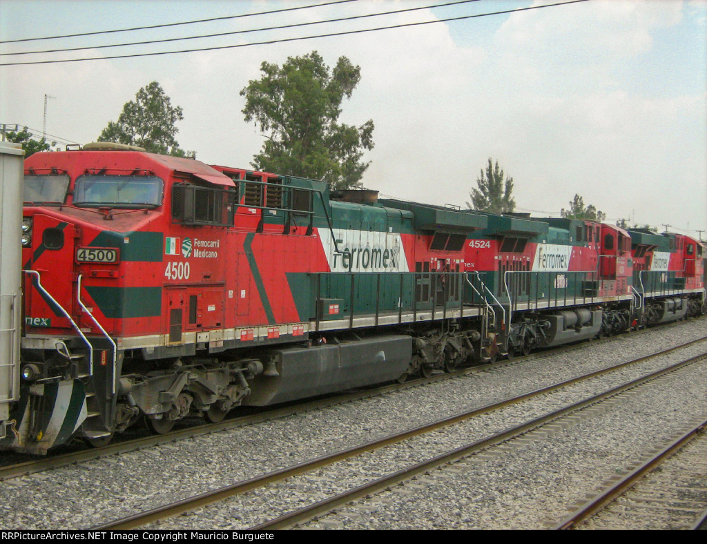 FXE AC4400 Locomotives in the yard